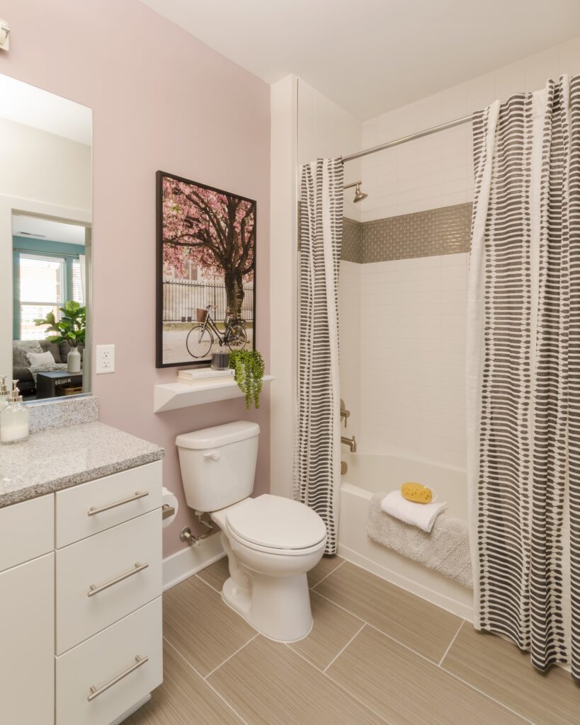 Bathroom with toilet and tub shower